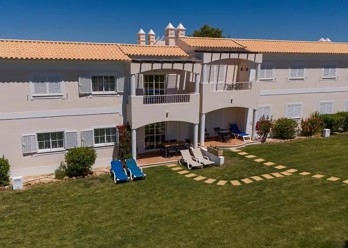Apartament Ground Floor Apartment With Pool