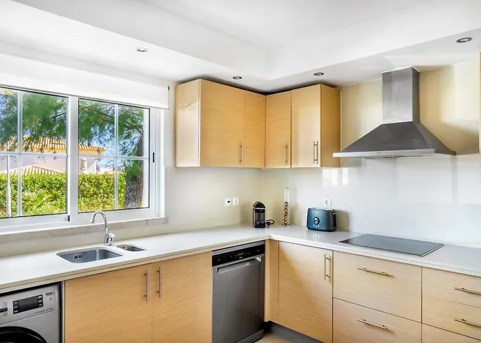 Ground Floor Apartment With Pool * Albufeira