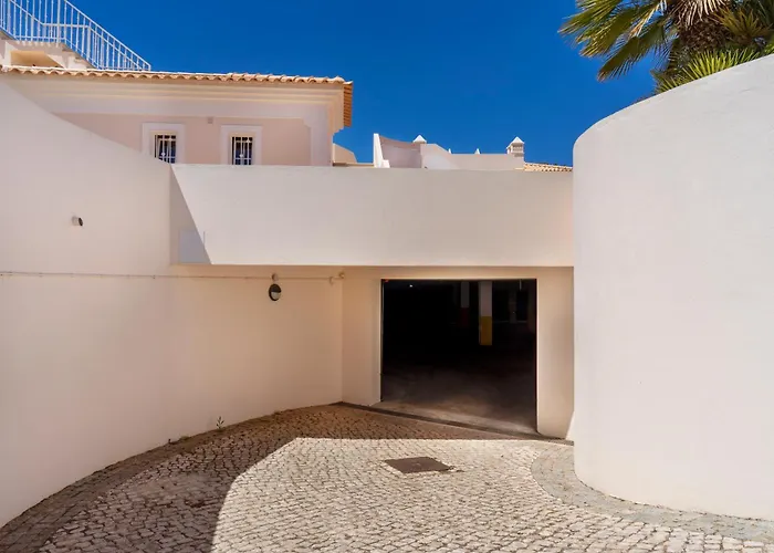 Apartament Ground Floor Apartment With Pool