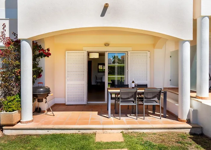 Ground Floor Apartment With Pool Albufeira